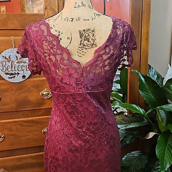 NWT Marina Burgundy lace maxi dress size 8 - Picture 6 of 15